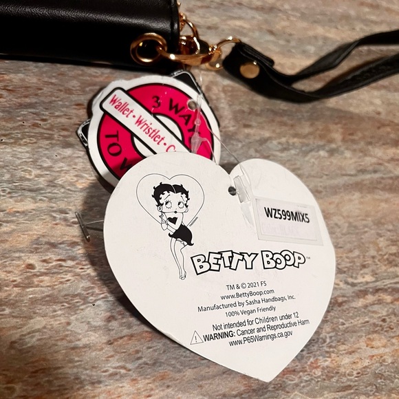 NWT Betty Boop3 ways to wear wallet- wristlet-crossbody bag - Picture 16 of 16
